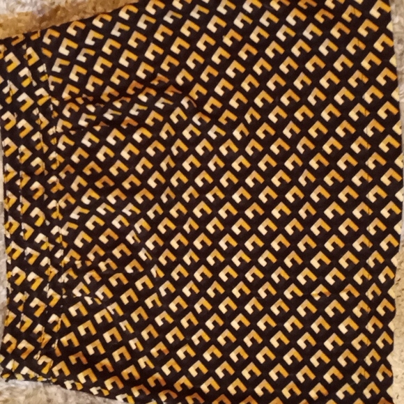 Ann Taylor Side ZIP Deco Skirt Ann Taylor Scoop Neck Fitted Tshirt. - Picture 2 of 10